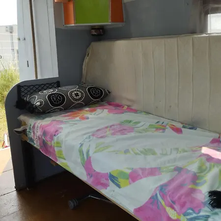 Et Ses Plages De Couchage Pour Depanner Quelques Nuits Juste Pour Il N'y A Pas De Sanitaire Ni Cuisine Prevoir Batterie Externe,a 10 Minutes En Voiture Des Plages Et A 5 Minutes Du Centre-ville *