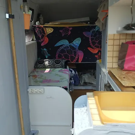 Et Ses Plages De Couchage Pour Depanner Quelques Nuits Juste Pour Il N'y A Pas De Sanitaire Ni Cuisine Prevoir Batterie Externe,a 10 Minutes En Voiture Des Plages Et A 5 Minutes Du Centre-ville Lyxtält